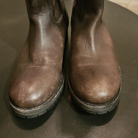 FRYE Melissa button lug tall boots in color Smoke. Size 8 - Picture 4 of 15